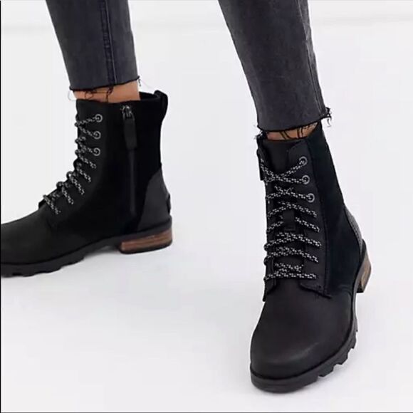 NWT Sorel Emelie Short Lace Boot size 7 Black - Picture 2 of 9